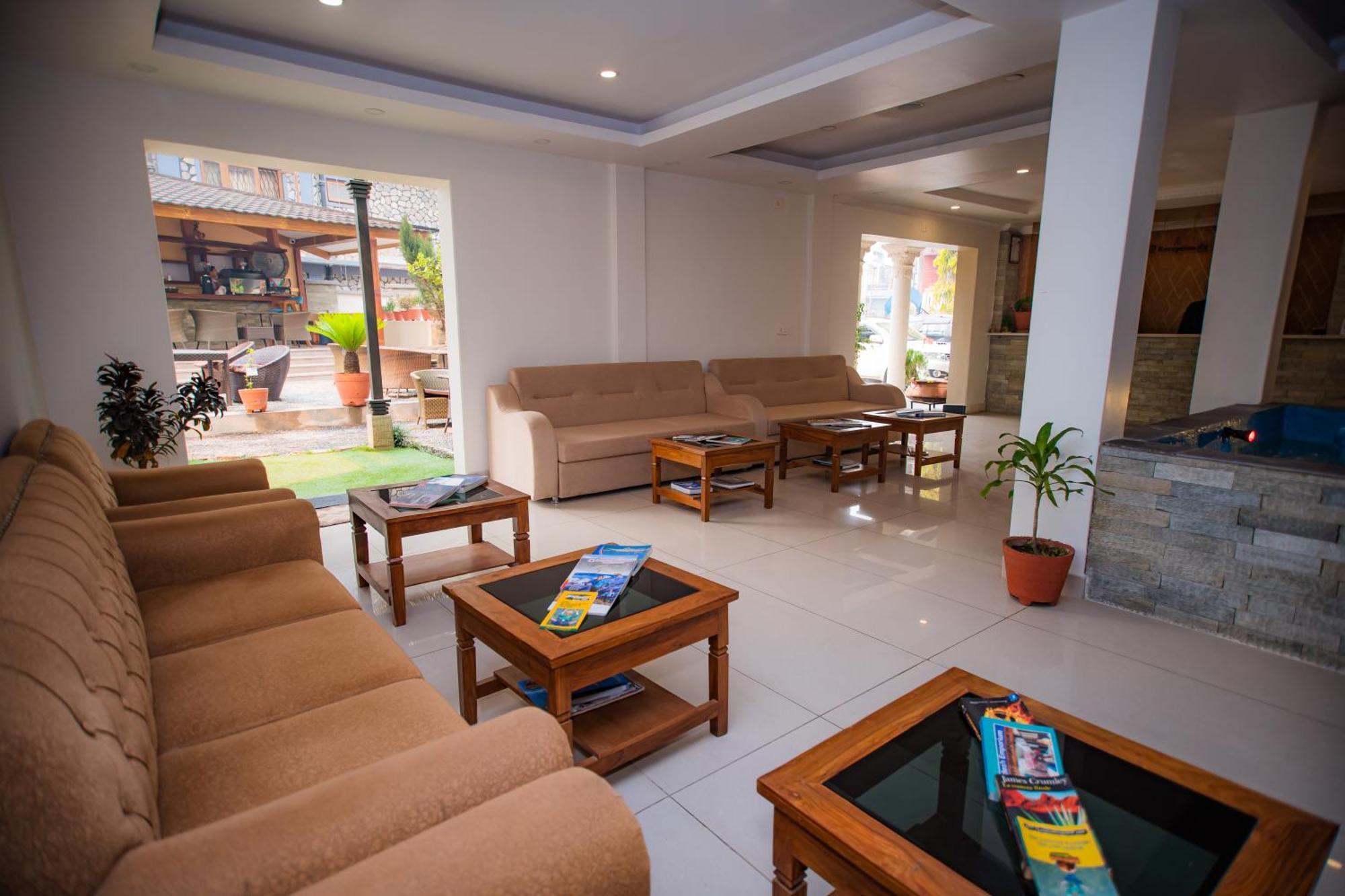 Hotel Pokhara Village & Spa 외부 사진