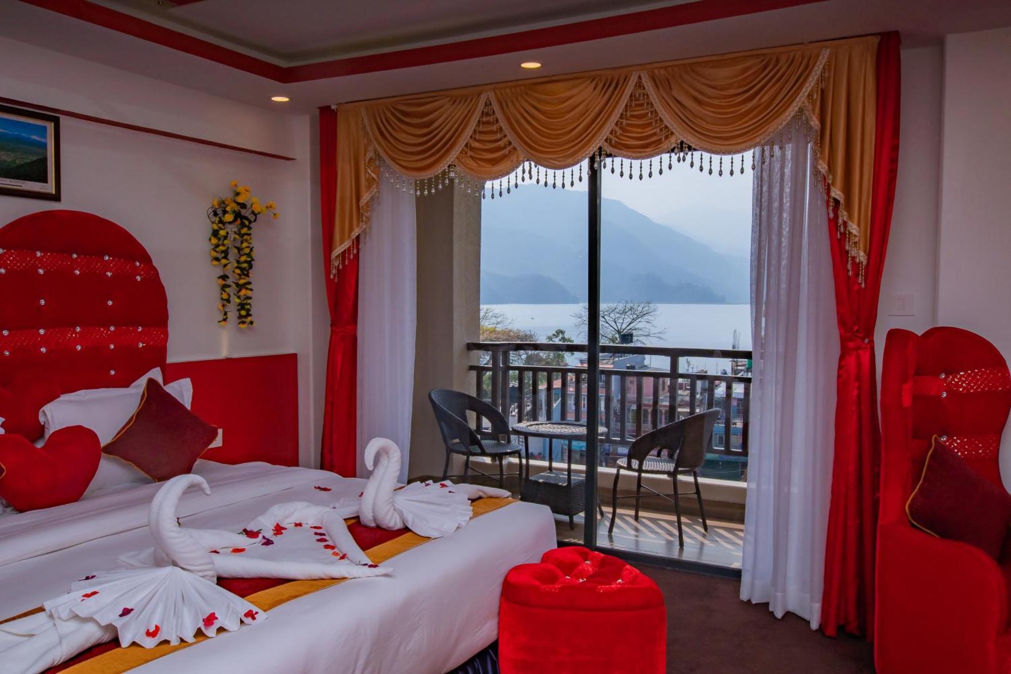 Hotel Pokhara Village & Spa 외부 사진
