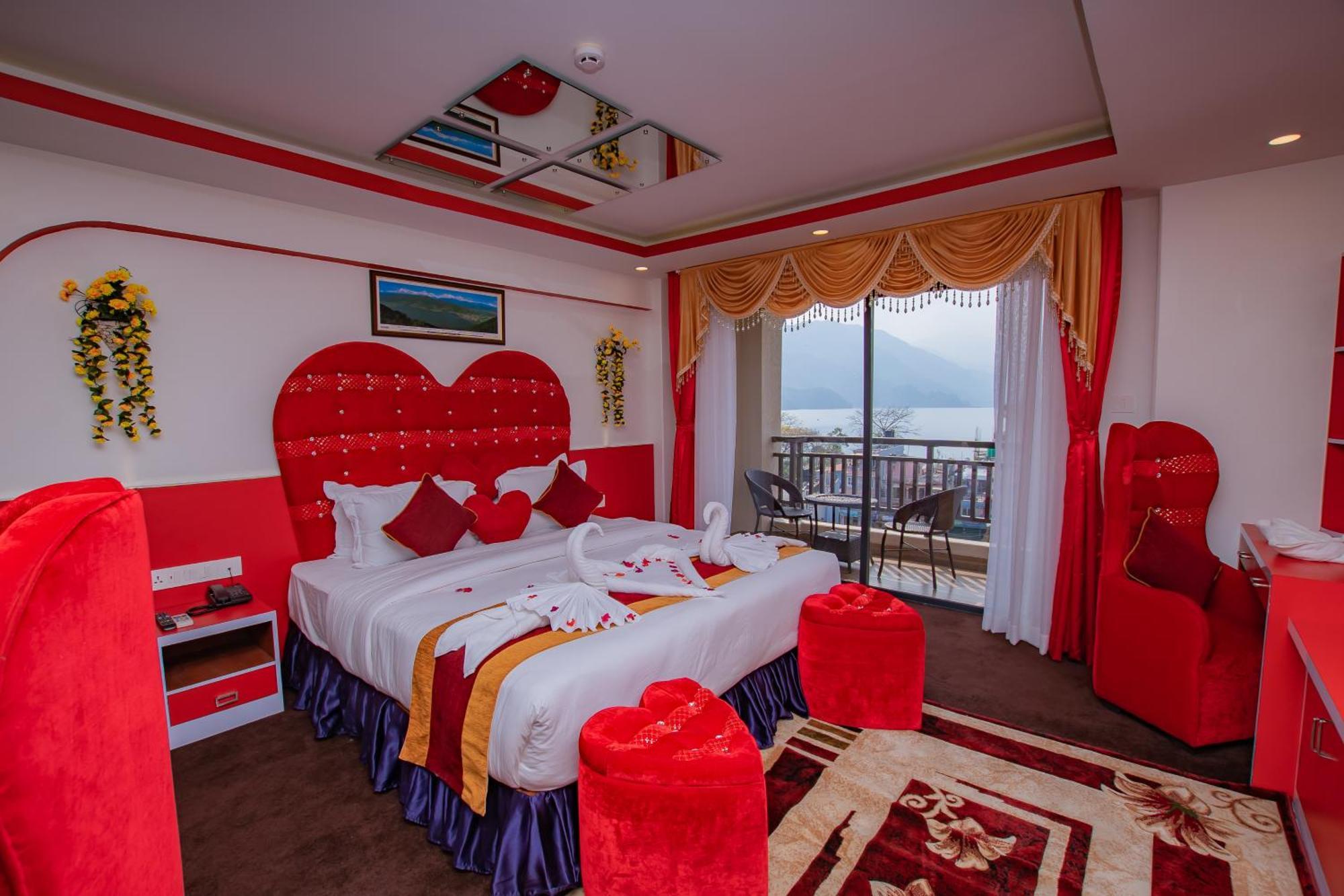Hotel Pokhara Village & Spa 외부 사진