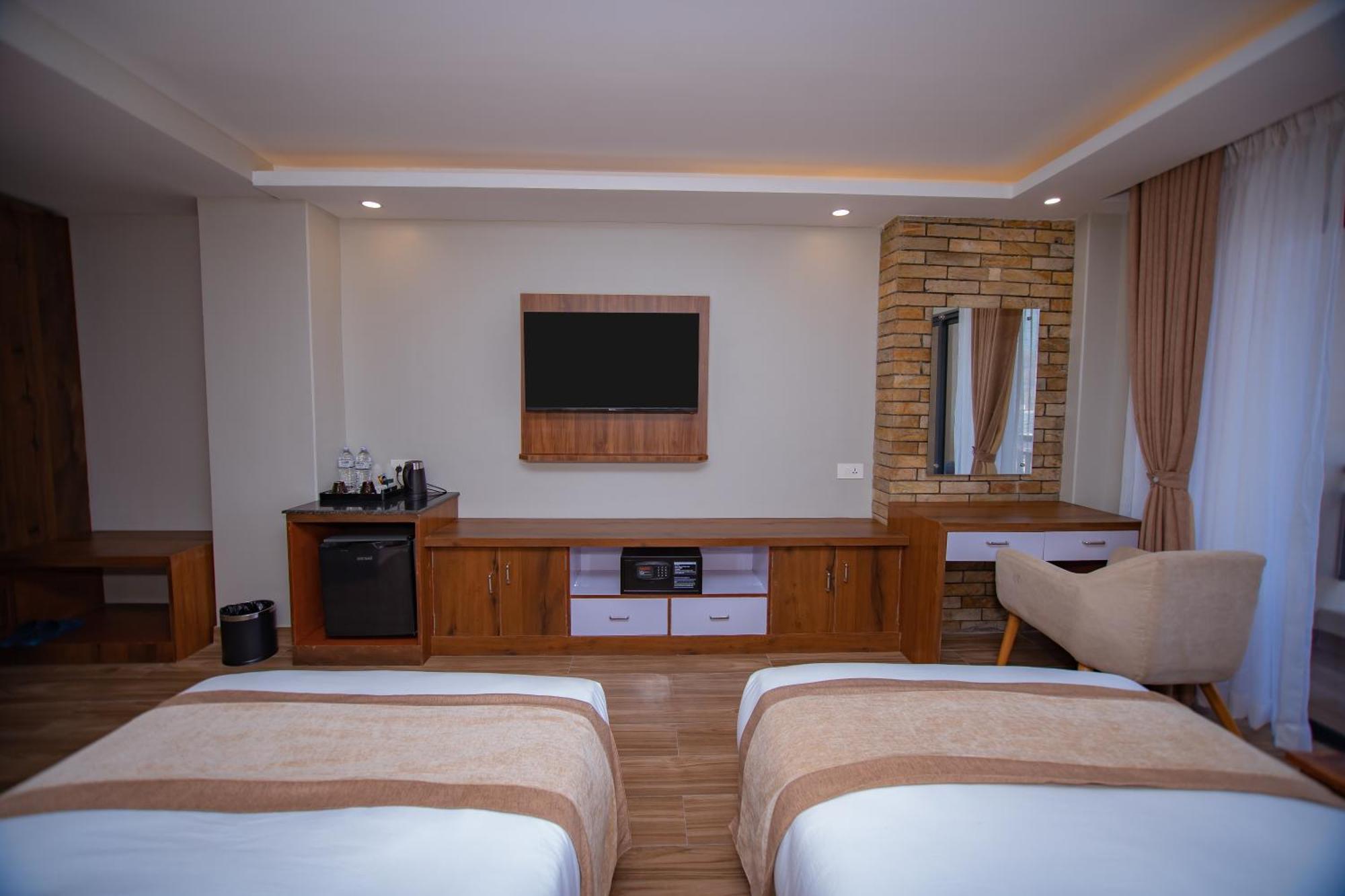 Hotel Pokhara Village & Spa 외부 사진