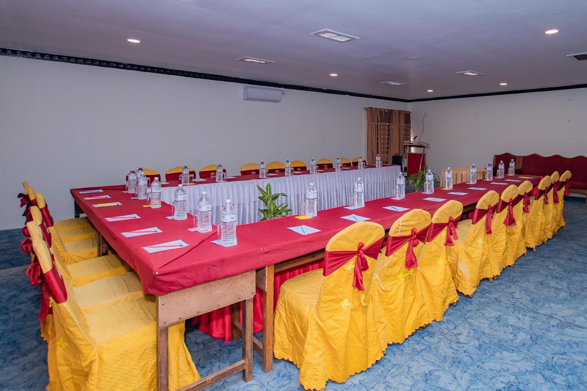 Hotel Pokhara Village & Spa 외부 사진
