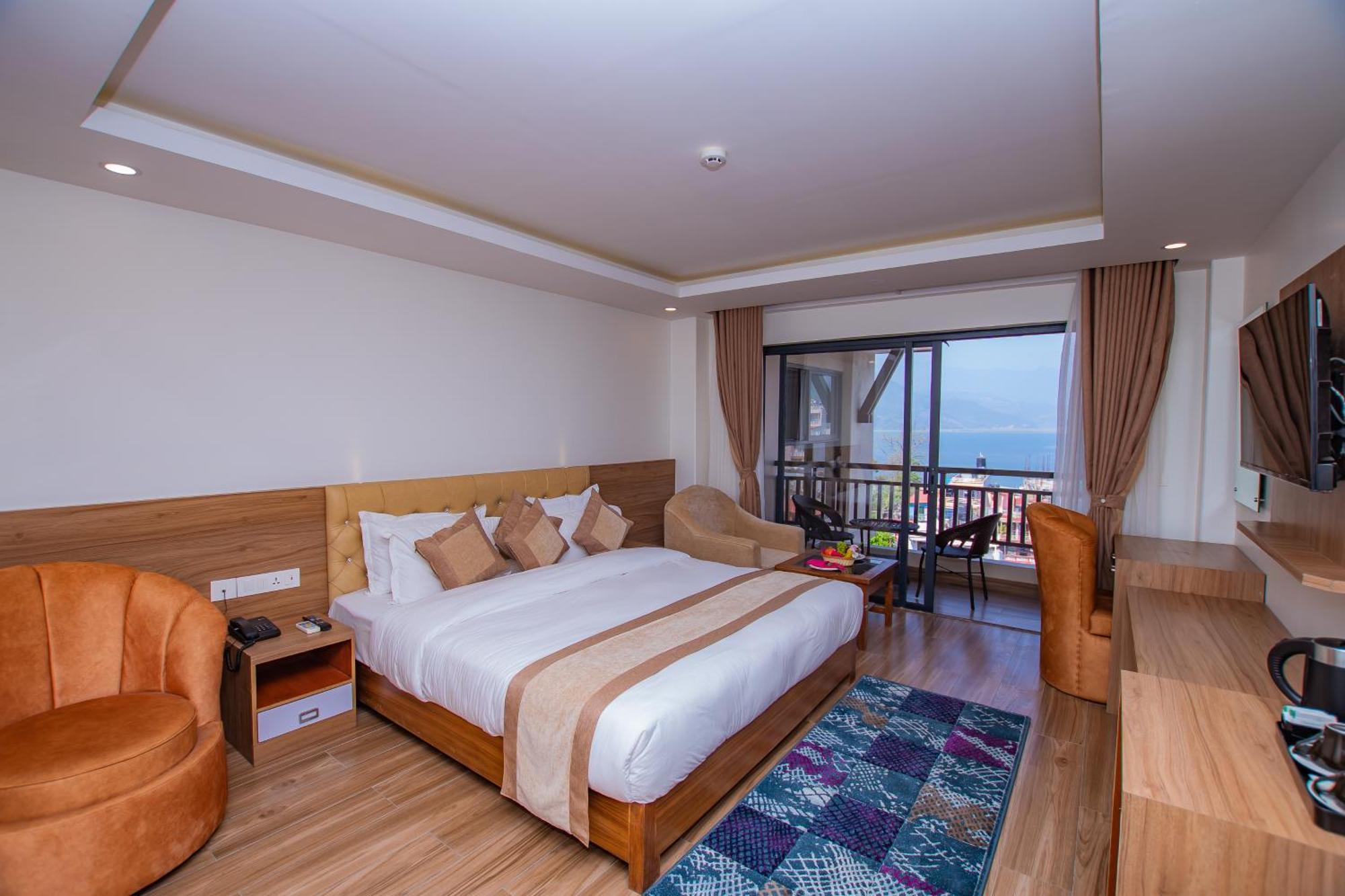 Hotel Pokhara Village & Spa 외부 사진