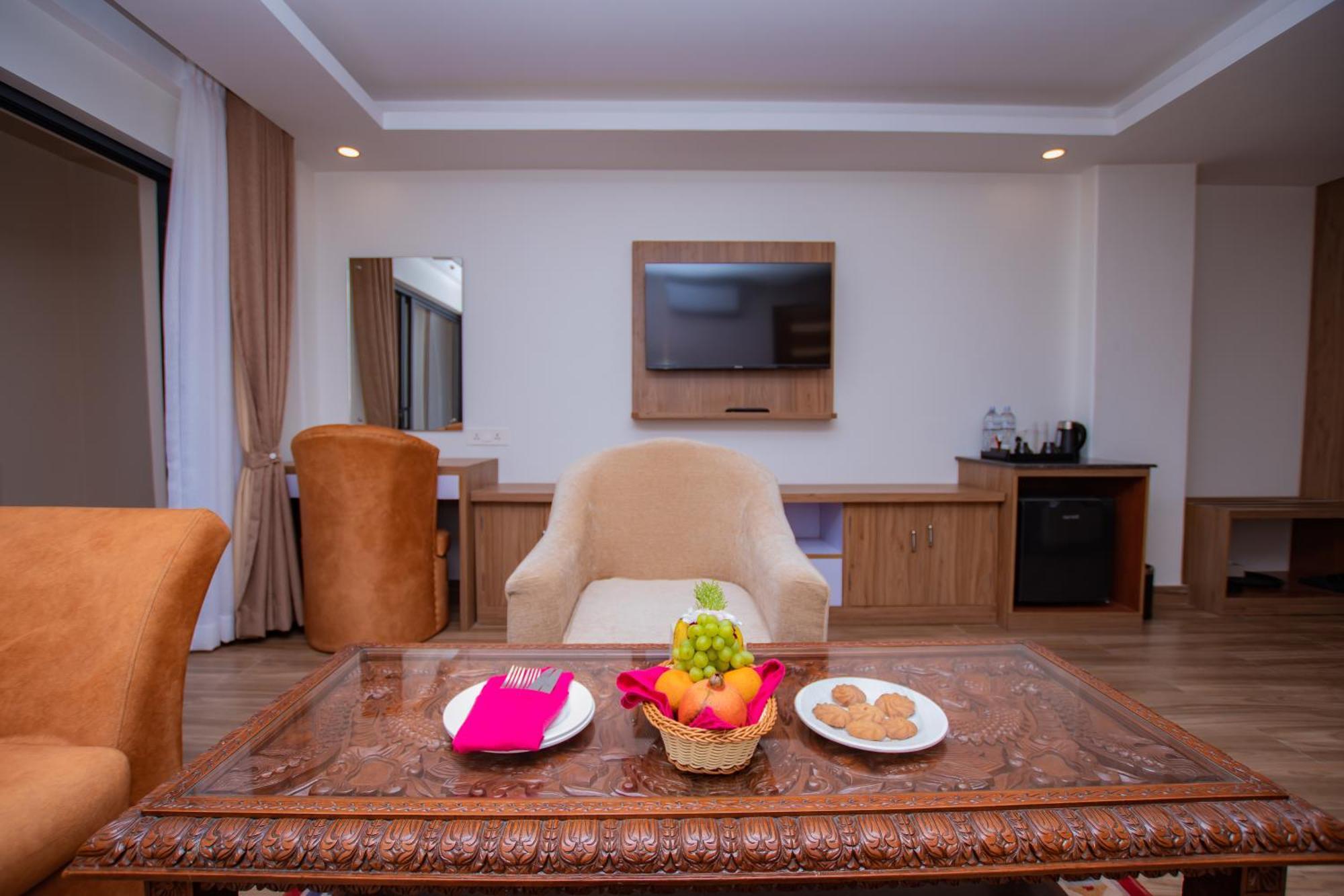 Hotel Pokhara Village & Spa 외부 사진