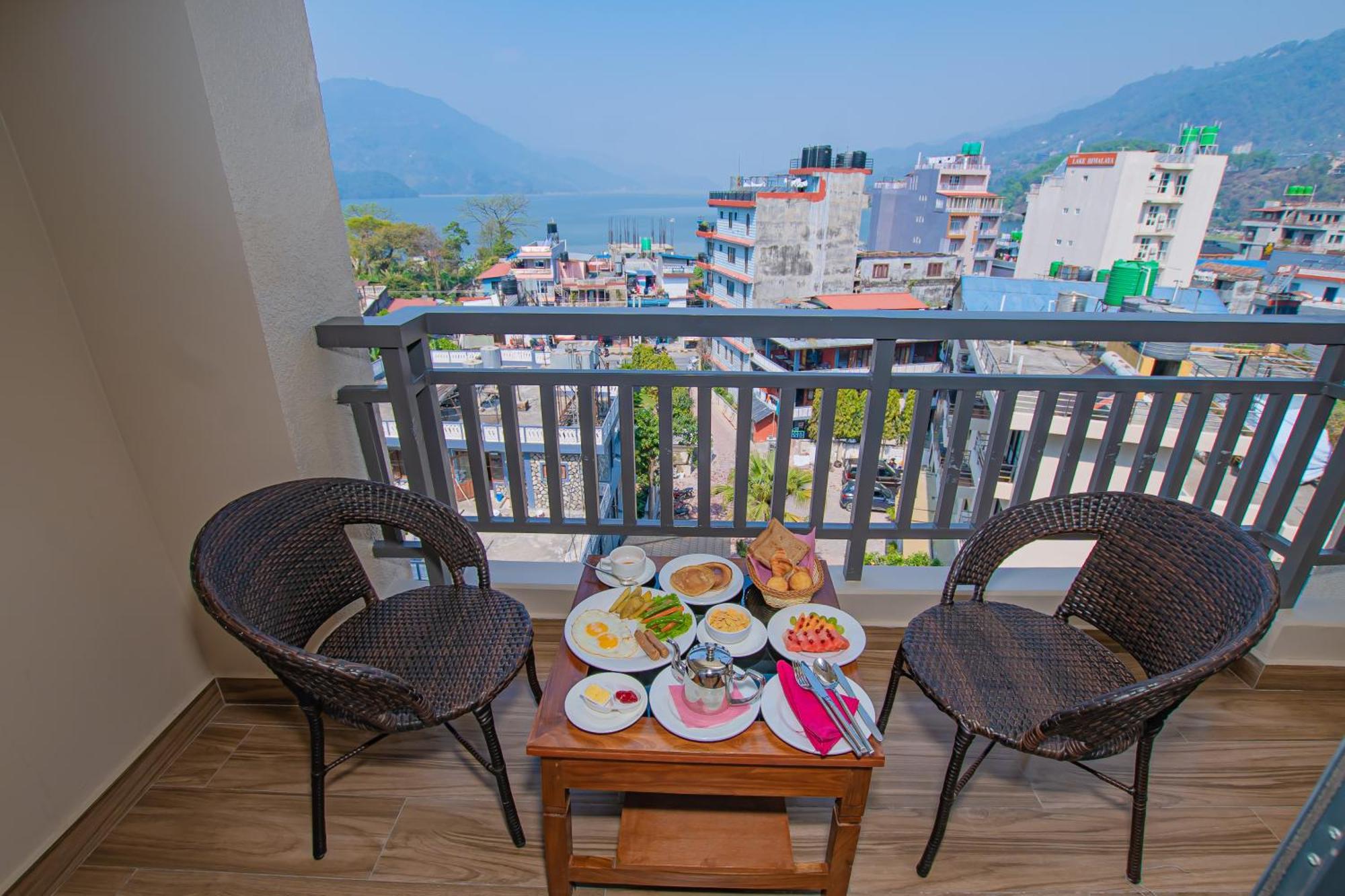 Hotel Pokhara Village & Spa 외부 사진