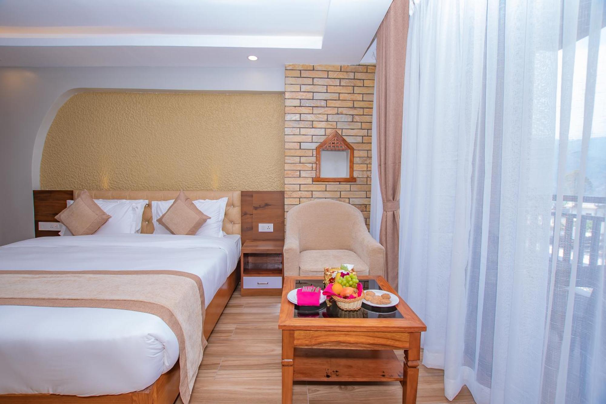 Hotel Pokhara Village & Spa 외부 사진
