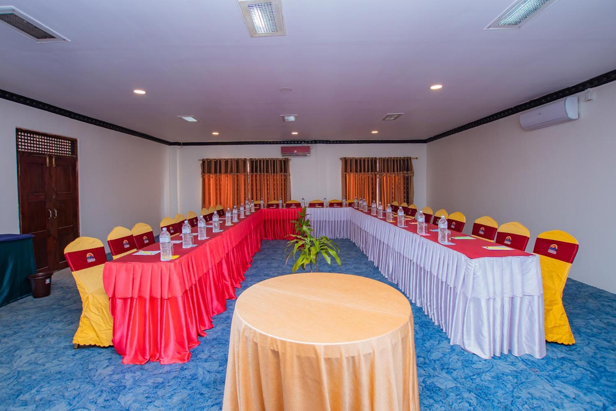 Hotel Pokhara Village & Spa 외부 사진