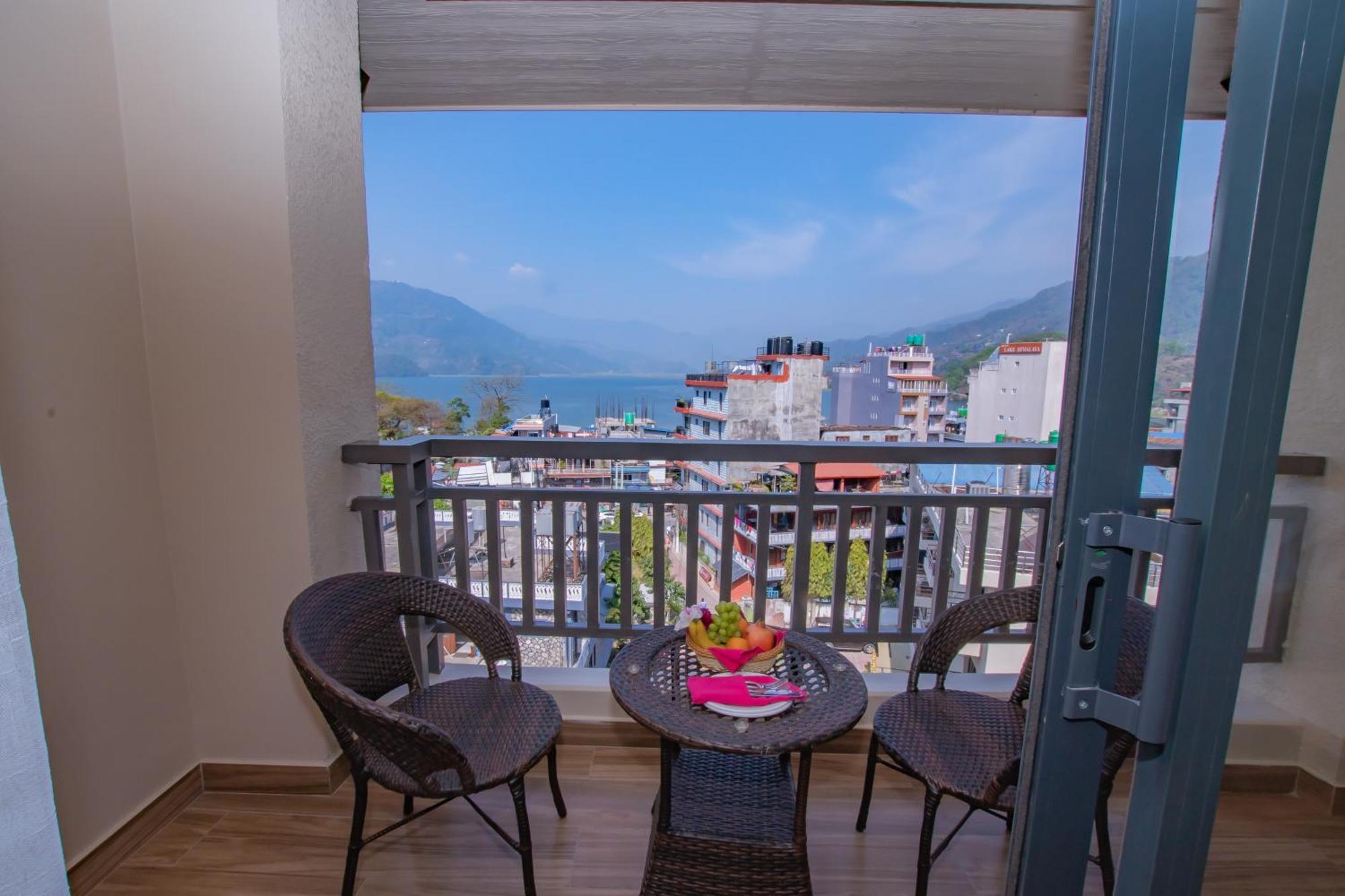 Hotel Pokhara Village & Spa 외부 사진