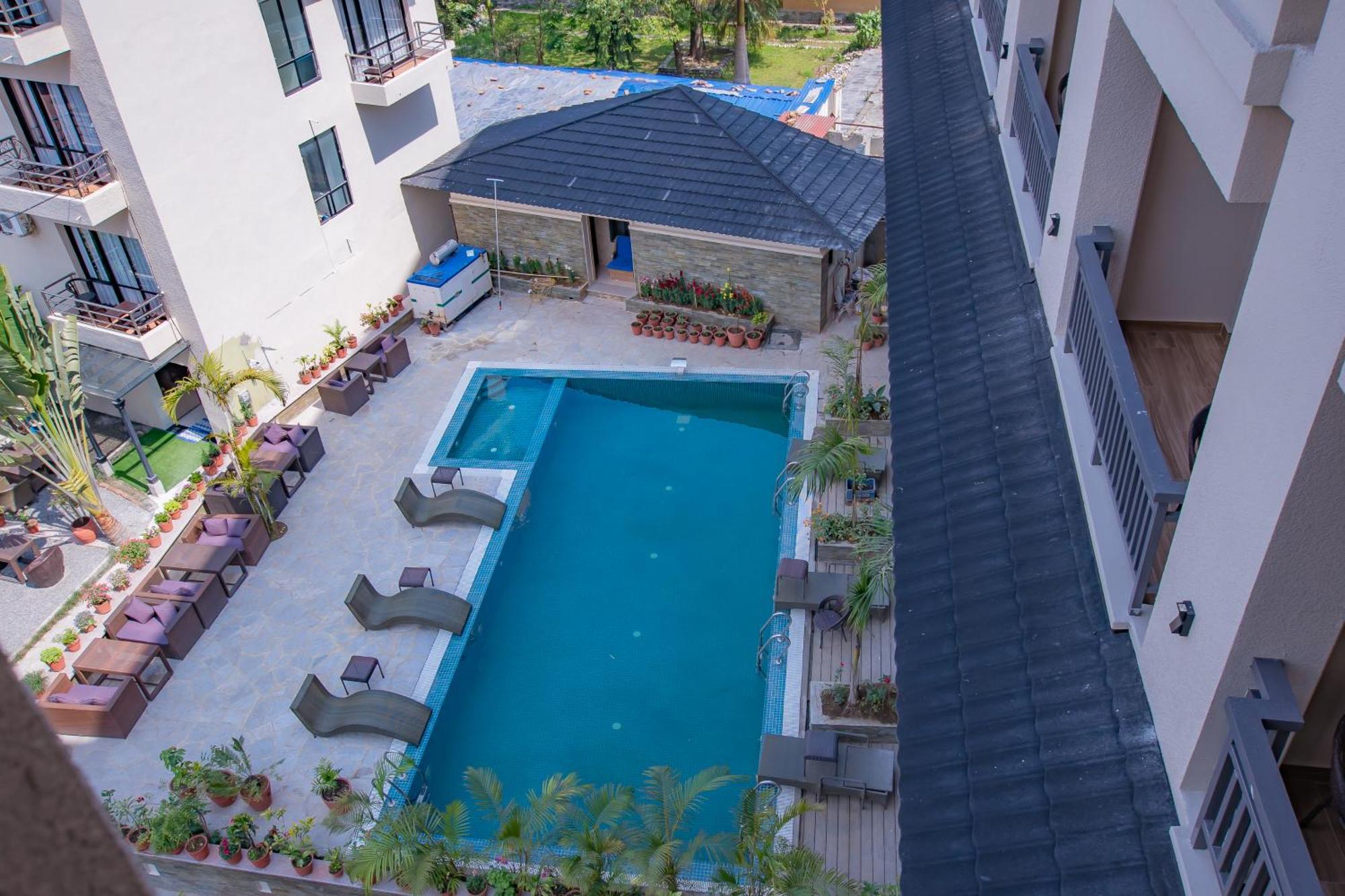 Hotel Pokhara Village & Spa 외부 사진