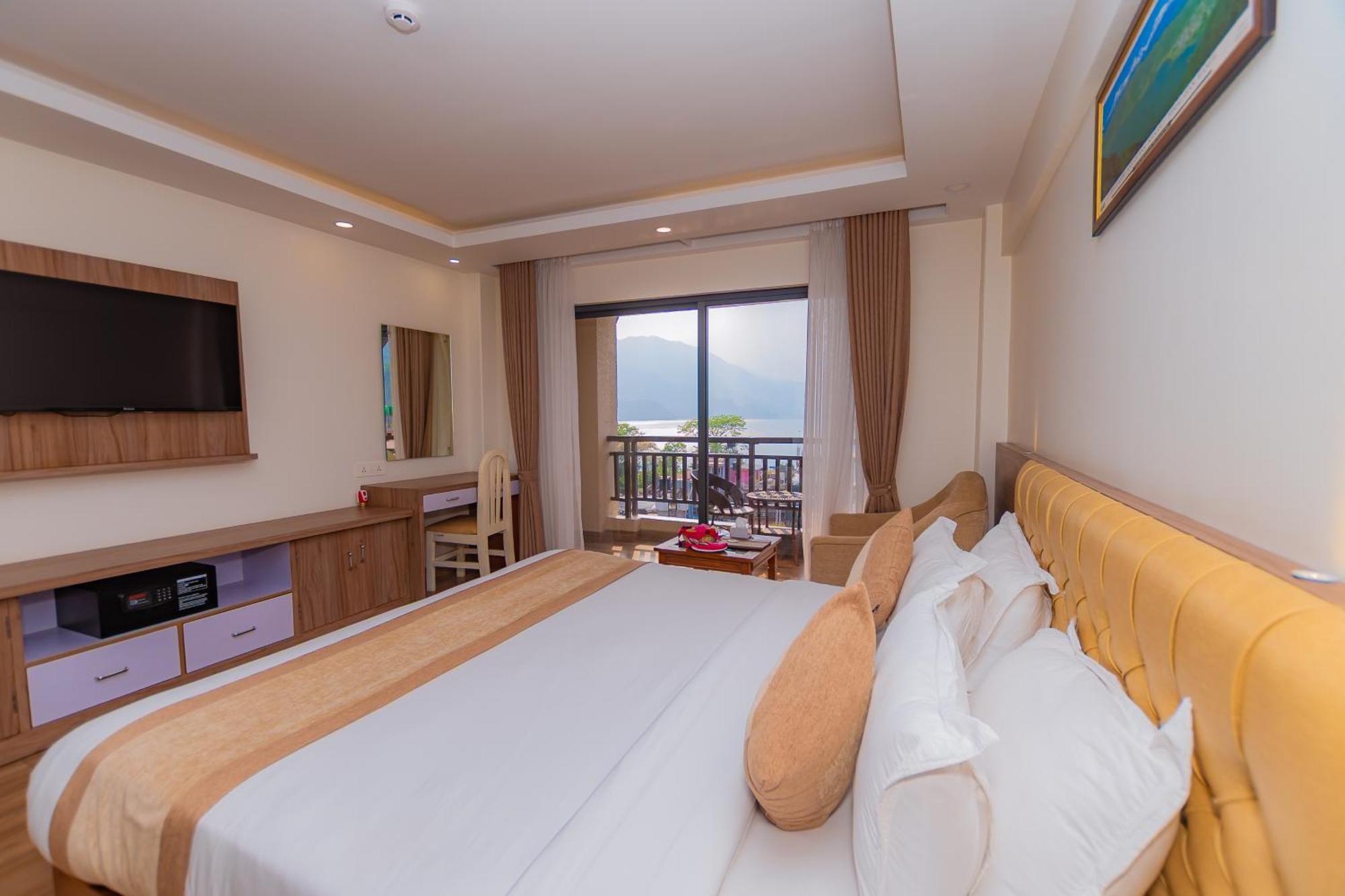 Hotel Pokhara Village & Spa 외부 사진