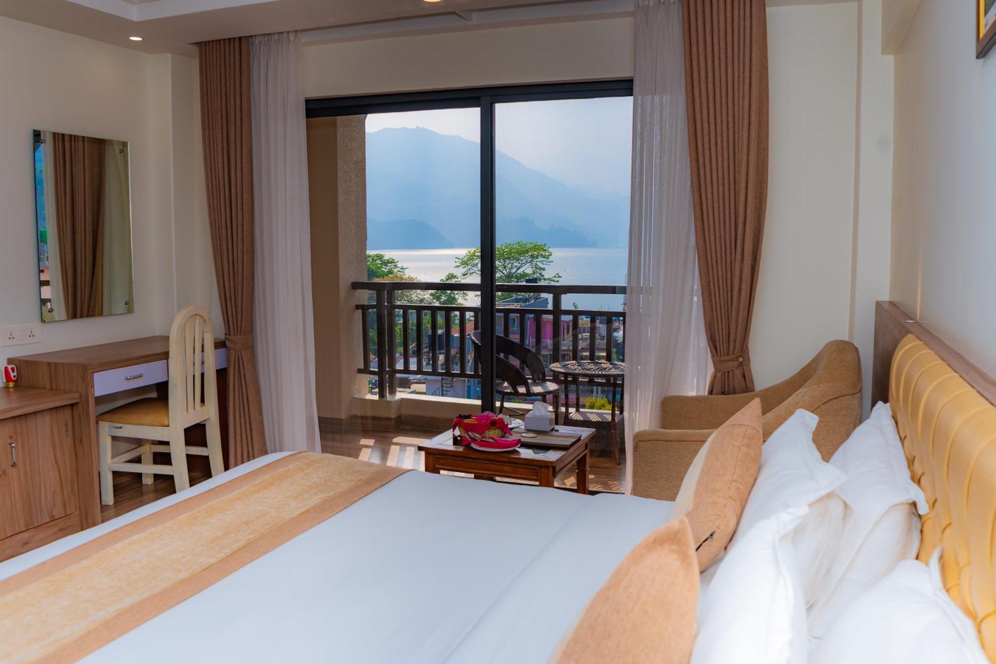 Hotel Pokhara Village & Spa 외부 사진