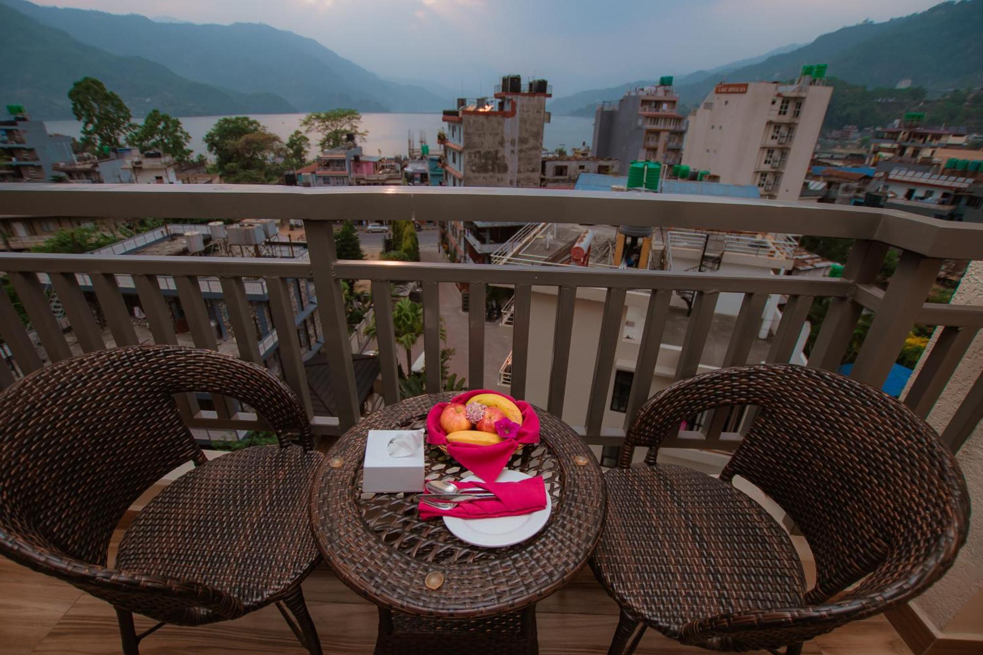 Hotel Pokhara Village & Spa 외부 사진